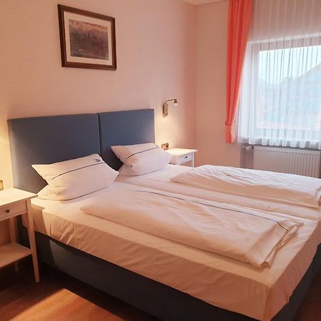 Hotel Gasthof Zum Schwan Steinsfeld Екстер'єр фото