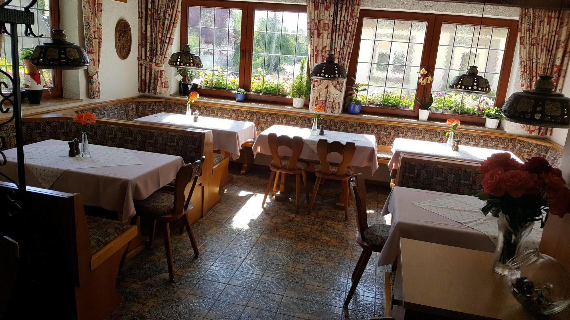 Hotel Gasthof Zum Schwan Steinsfeld Екстер'єр фото
