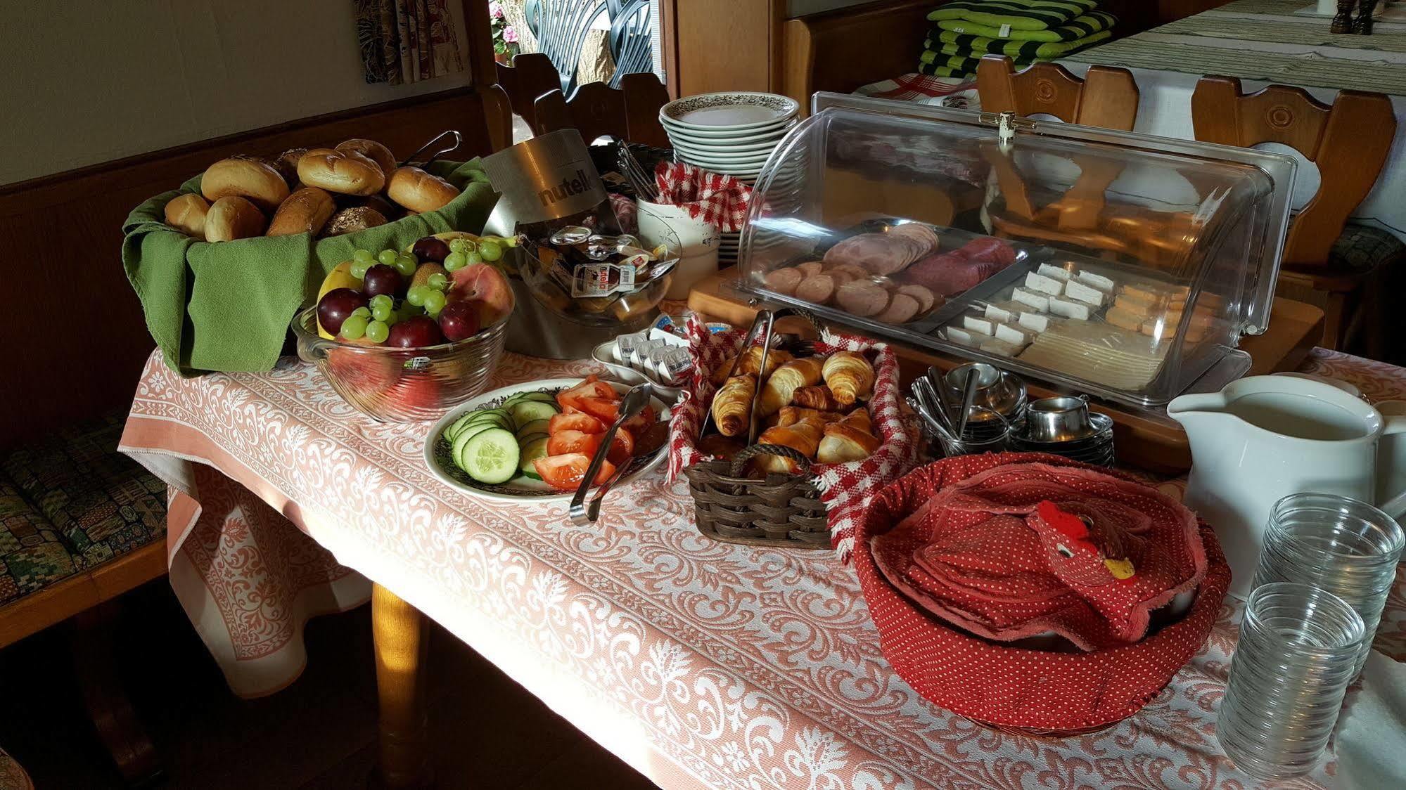 Hotel Gasthof Zum Schwan Steinsfeld Екстер'єр фото