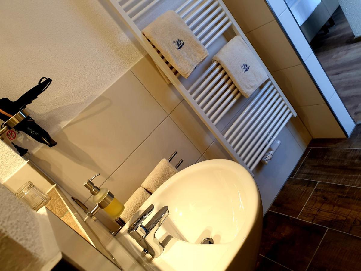 Hotel Gasthof Zum Schwan Steinsfeld Екстер'єр фото